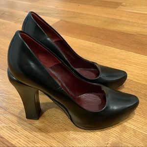Louis Vuitton leather pumps w/ 4 inch heels